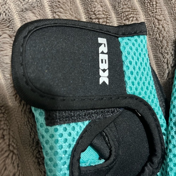 Women - Picture 3 of 3